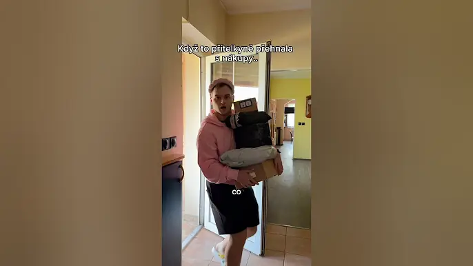 KDYŽ TO PŘÍTELKYNĚ PŘEHNALA S NÁKUPY!😱 #kubaadanca #sketch #vztahy #komedie