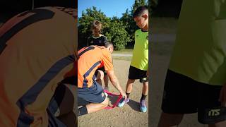 La lezione di vita . Tagga il tuo compagno egoista . #soccer #football #lesson #kids