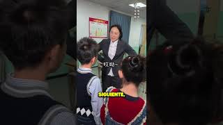 ¡Esta Maestra Es Muy Mala Con Sus Alumnos! 👩‍🏫😠