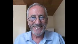 Vexé comme un pou par la baffe de Bri, Macron pète un câble et va mettre au pas les réseaux sociaux