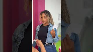 Usó un billete para hacerlas caer en esta trampa y al final pasó esto