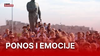 Uzvanici krenuli kući po završetku mimohoda, a onda je počela ova pjesma i svi su stali | RTL Danas