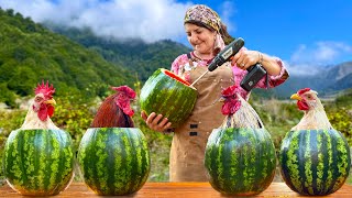 할머니가 육즙이 가득한 수박 속에 닭고기를 넣어 요리합니다 - 믿을 수 없는 요리 방법!