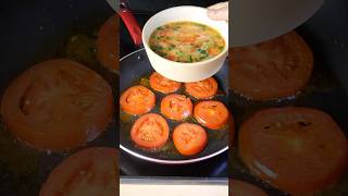 정말 맛있어요. 5분이면 완성! 이렇게 요리해 본 적 있어요! 토마토, 빵, 계란, 양파.