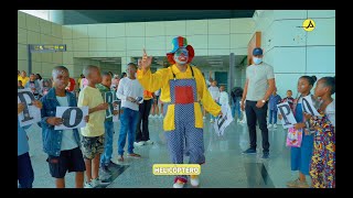 Filhos de Funcionários e crianças vizinhas  dos aeroportos, visitam  os aeroportos de Moçambique.