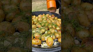 Как правильно жарить молодую картошку на открытом огне в чугунной сковороде