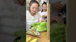 재밌는 커플 음식 장난