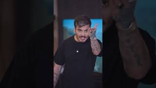 از دخترا عجیب تر فقط خودشونن🫤 شقایق پیاز مالیده به سرش👀