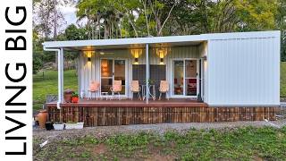 레트로한 감각이 돋보이는 모던 미니멀리스트 소형 주택