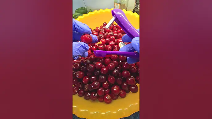 Как легко достать косточку с вишни