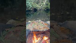 Doğal Taş Üzerinde Biftek Dolgulu Burger - Steak-filled burger on natural stone