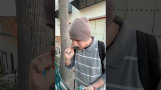 Millonario regala dinerO a quien se coma la papita mas picosa