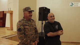 Հեռուստահաղորդավար Եգոր Գլումովը՝ զորամասում: