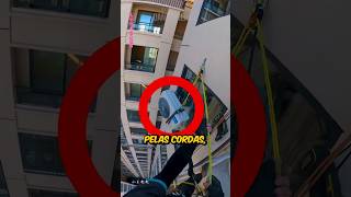 INSTALANDO Um AR CONDICIONADO No TRIGÉSIMO ANDAR (créditos: 小王爸爸/W345185905 no Douyin)