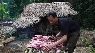 전체 영상: 거대한 멧돼지를 잡아 한 달 동안 식량을 확보하는 방법