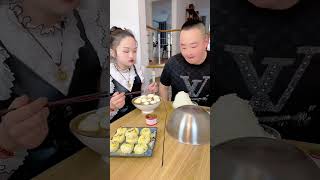 재밌는 커플 음식 장난