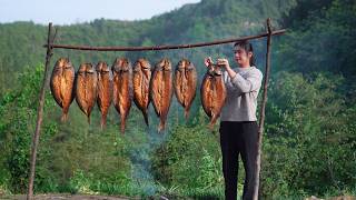 연못의 물을 빼서 신선한 생선을 잡으세요! 산에서 나무잎으로 생선을 훈제하세요!