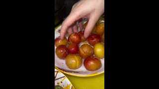 这果子看起来这么漂亮,吃一口酸的能把人送走#亲子搞笑#人类幼崽 #萌娃 #美食 #亲子互动