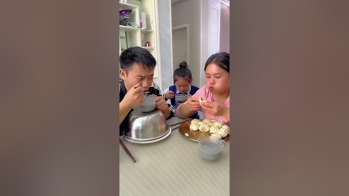 couple food funny eating [FJC]