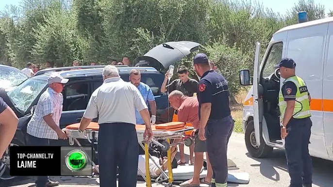 Top Channel/ Dy viktima në aksident! Automjete përplasen në rrugën e plazhit në Borsh