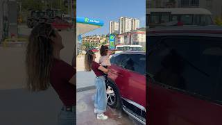 Arabamı Yıkatıyorum