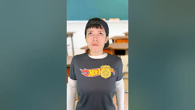 ele não serve pra ser ajudante da professora... 🤓 #asmr #funny