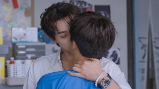 우쑤오웨이는 수줍게 사랑을 고백했고, 치청은 그를 꼭 껴안고 격렬하게 키스했다.