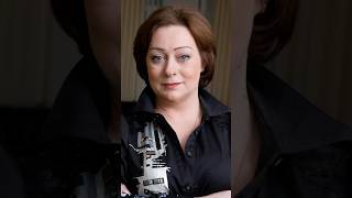 «Беременность в 18, предательство и чудо в 32: история Ароновой»