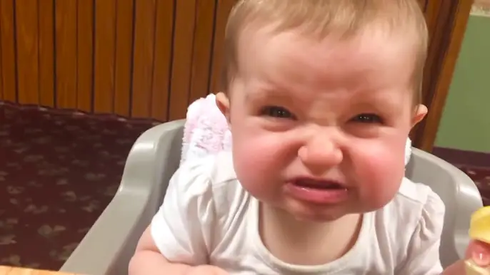 طفل يأكل الليمون لأول مرة ★ تجميع الفيديو مضحك