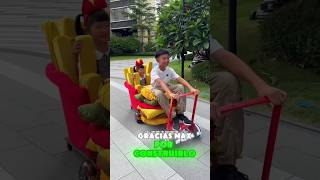 Max cortó la bañera de su hermana para convertirla en un súper genial go-kart🤯 #shorts #ytshorts