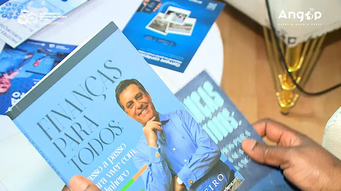 FILDA/2025: Economista apresenta livros sobre rendimentos e investimentos familiares