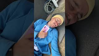 ‪@LeBlueTade‬  vit dans la RUE avec sa MÈRE CANARD