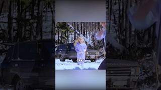 El padre cavó un hoyo en el hielo y dejó que su hija se remojara en agua #shorts