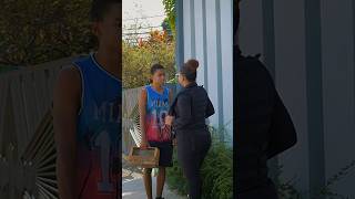 Humilló a este niño donde él sólo quería ayudar a su patrón. Parte1