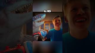 Eran mejores amigos… hasta que el tiburón fue el almuerzo 😭 #youtubeshorts