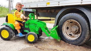 Вантажівка застрягла в грязі - Щенячий патруль поспішає на допомогу.