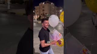 شاب يُفاجئ شقيقته في حفل تخرجها