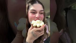 Probando postres bonitos de Miami