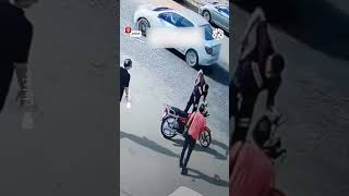 محاولة سرقة فاشلة في قلب القاهرة.. والسارق يُشهر سلاحًا في وجه المارة!