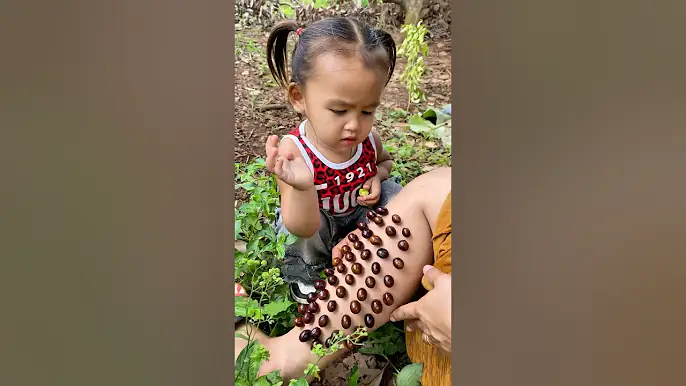 Survival Skills: Wow! GOOD idea baby Help mom to sick and USEFUL #bushcraft #camping #outdoors