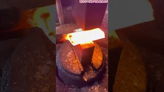 今天这把大刀做出来的小刀不错哦！瓶子都能削