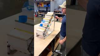 이 슬링키는 영원히 걸을 수 있어요!