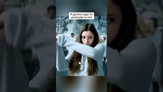 A garota cega foi zoada no rio.