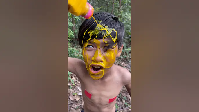 Survival Skills: SMART idea and USEFUL in forest #bushcraft #outdoors #camping #useful #shorts