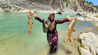 🌊🌊🔥Kulthum's exciting adventure in the mountain valleys: 🎣⛰️Kulthum's daring fishing in the valleys