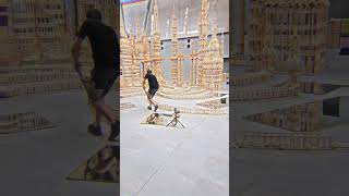 😳 La destruction de l plus grosse l’église en domino…