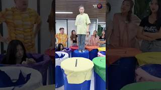 التحدي الكبير… من يطلع عاري بالنهاية؟ 🏆😨