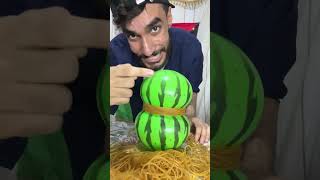 يلا نشوف الاساتك المطاط هتعمل اي في البطيخه