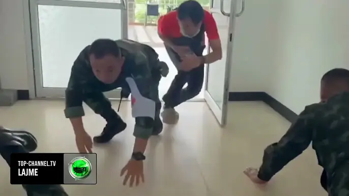 Top Channel/ Luftë në Azi! Tajlanda sulmon e para dhe mbyll kufirin, Kamboxhia përgjigjet me raketa