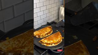 كاساادياا لازم جربوها 😍 لهبال تع الدنيا #like #اكسبلور #عشاءلذيذ #food #ساندويشات #طبخ #shortvideo